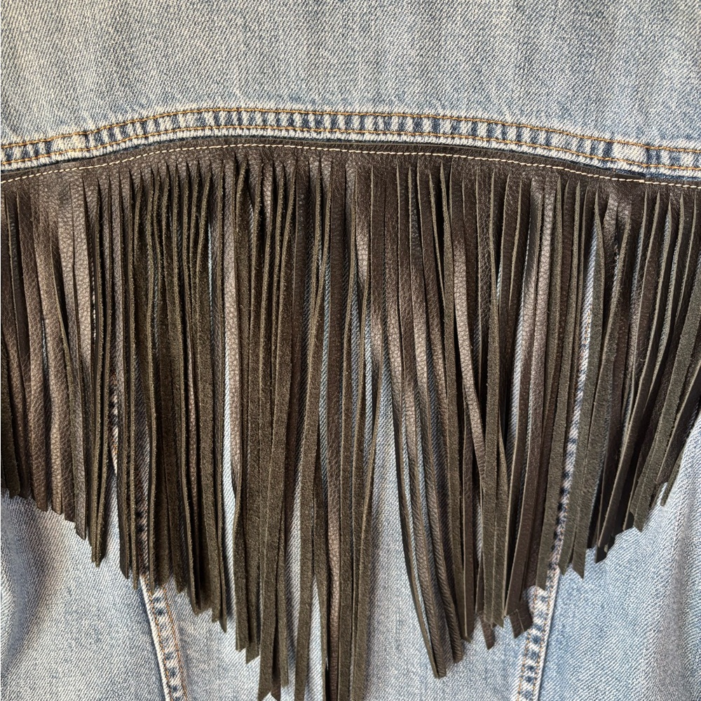 GAP Light Blue Denim Jacket with Fringe. - Picture 4 of 4